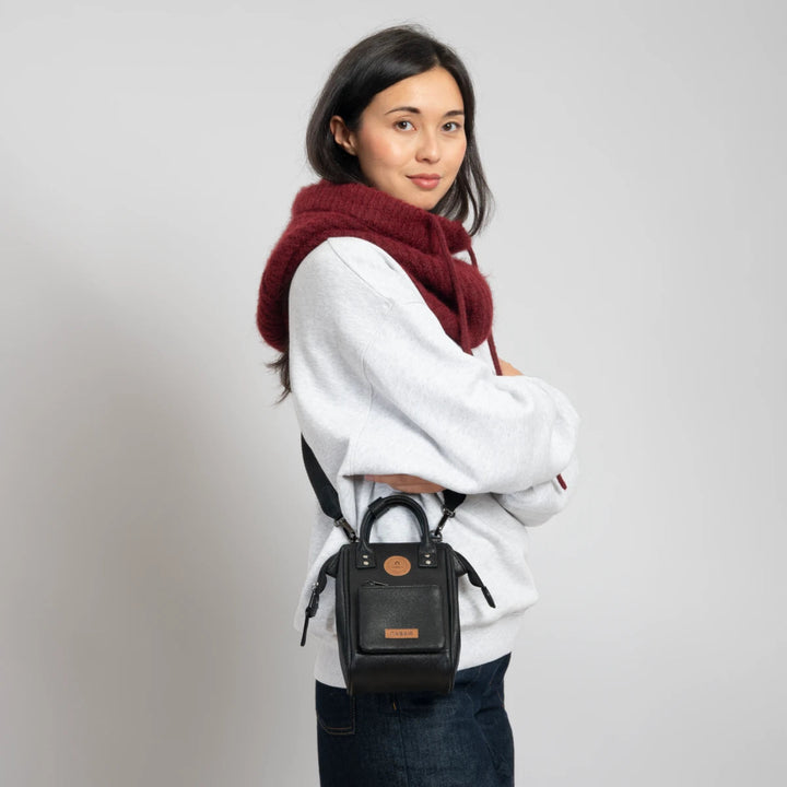 Sac bandoulière nano bag noir Chelsea Cabaia