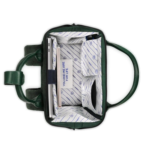 Sac dos Adventurer small en velours vert cotelé Bremen Cabaia 